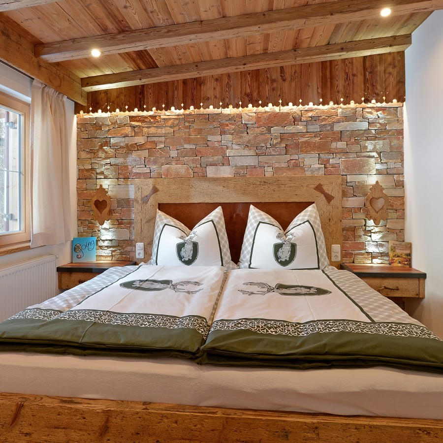 Ferienwohnung-Gaestehaus-Stoeckl-Going-Aschauerweg-56-und-58-Anneliese-Stoeckl-Appartement-Wilder-Kaiser-Schlafzimmer1